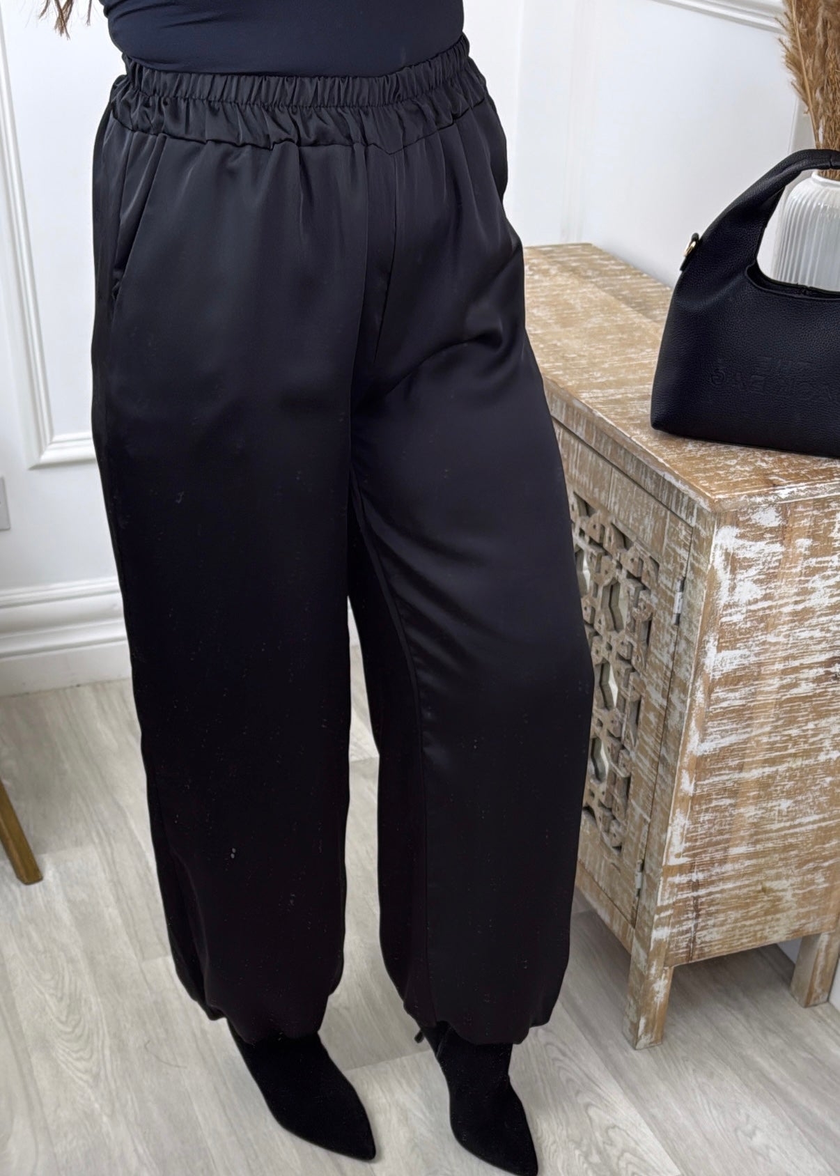 Latina Black Balloon Pants