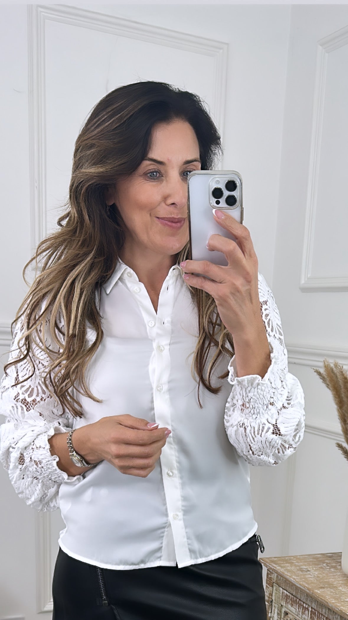 Cabena Cloud White Lace Sleeve Shirt