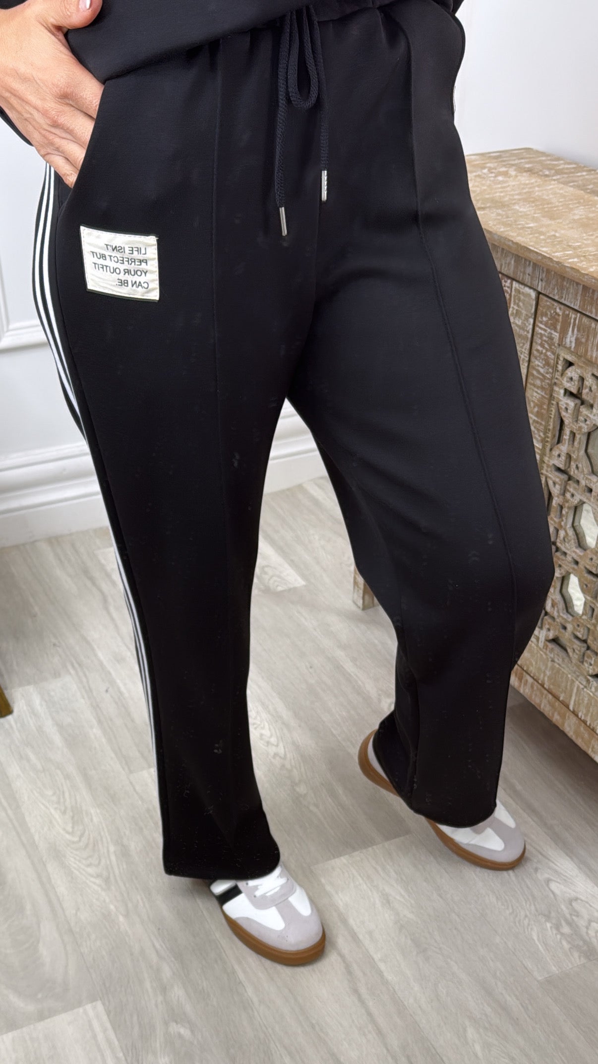 Monroe Black Side Stripe Set