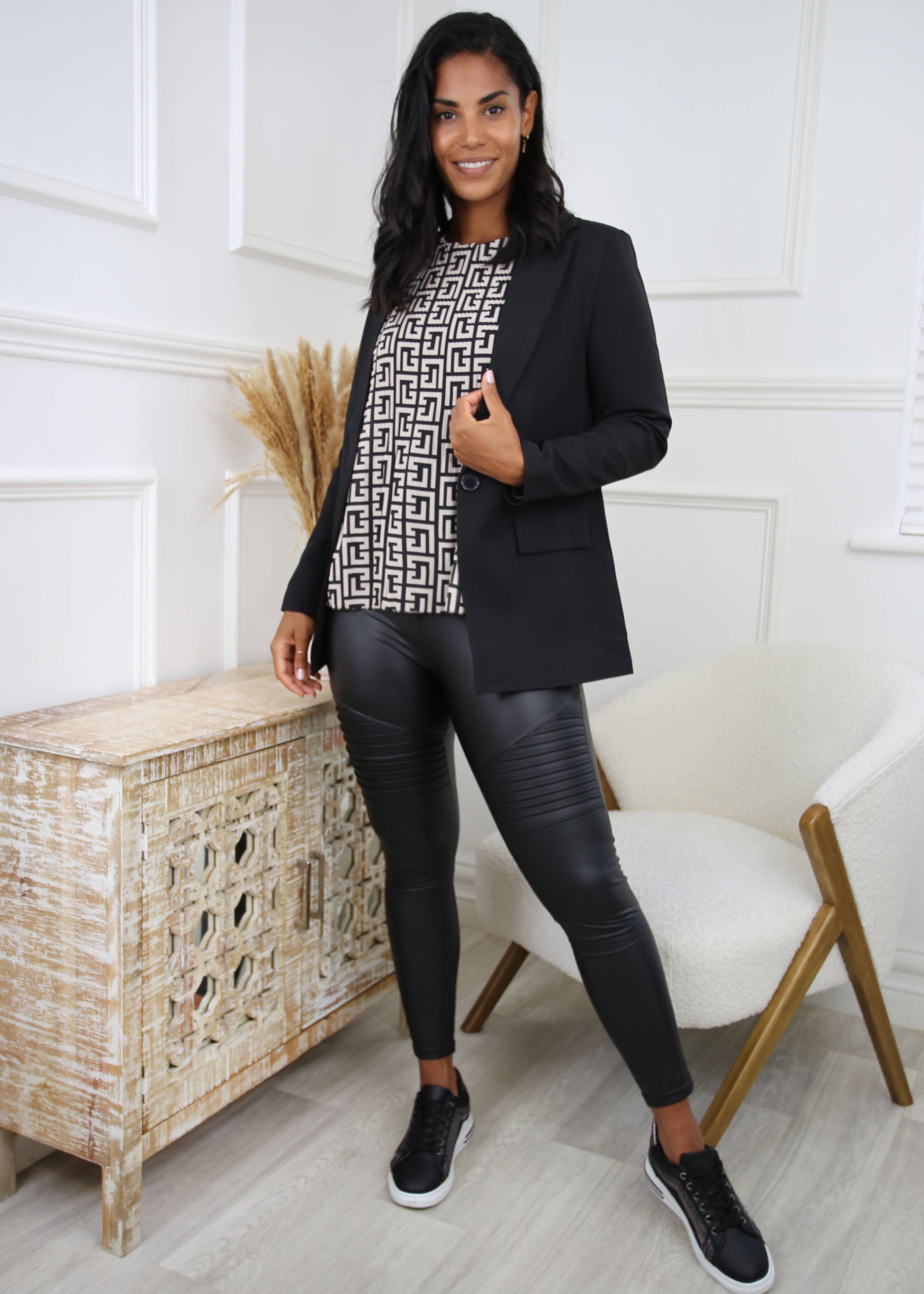 Lora Black Single Breasted Blazer