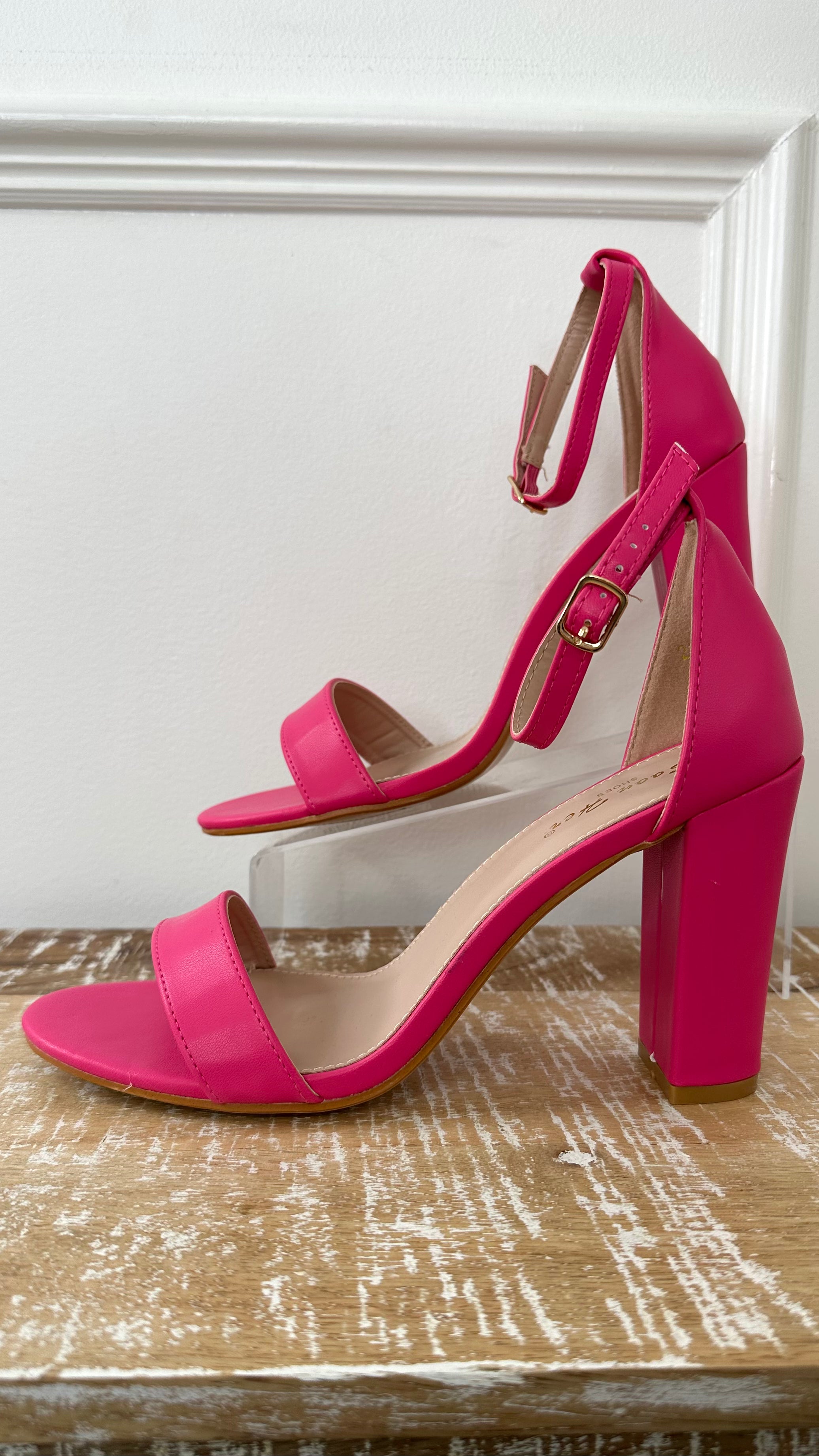 Ciara Fuchsia Strap Sandals